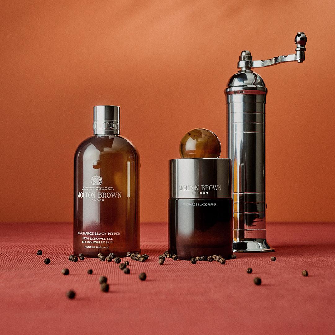 Re-charge Black Pepper Bade- und Duschgel | Molton Brown DE
