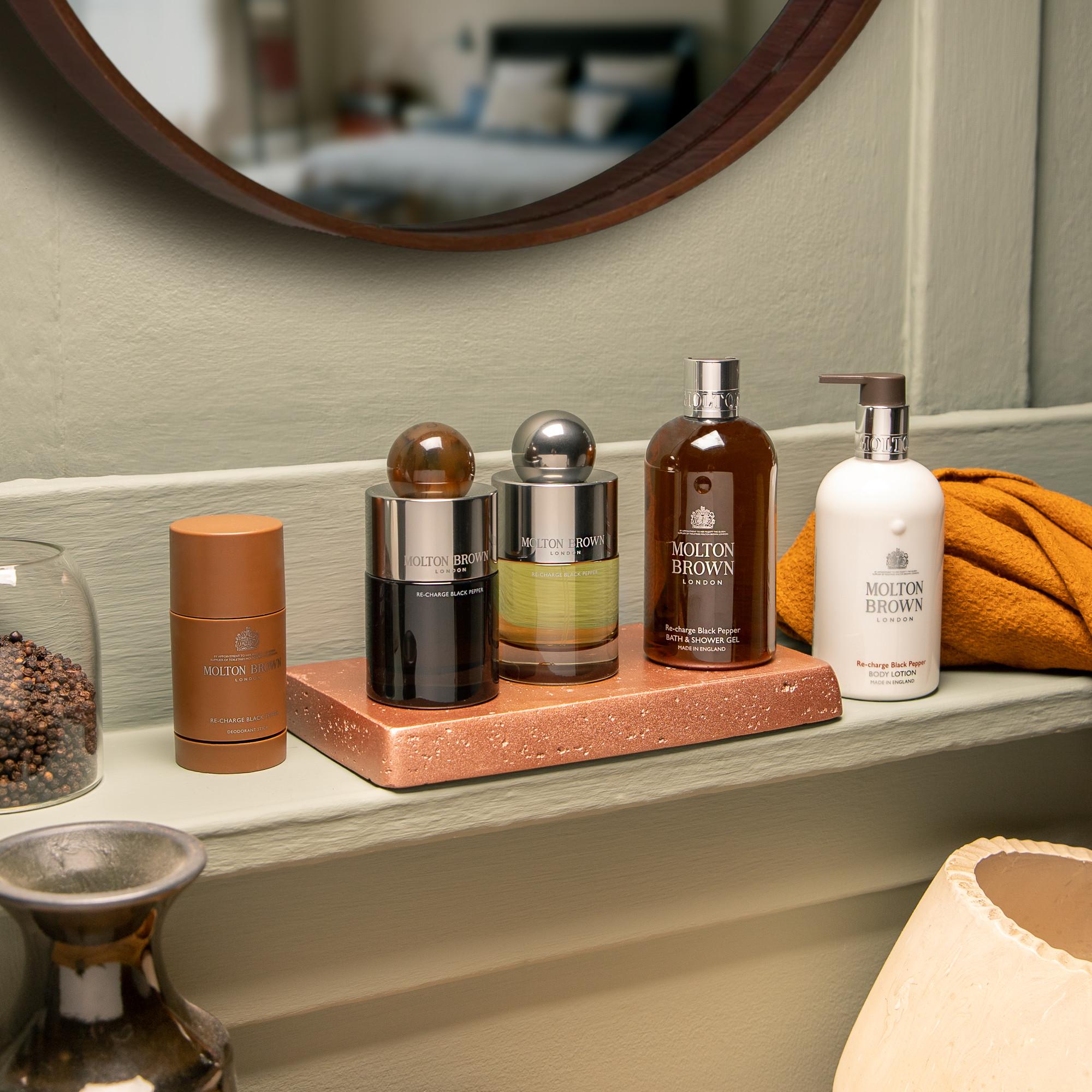 pause slogan Hates Re-charge Black Pepper Freshen Up Gift Set | Molton Brown EU